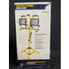 Image 3 : 1000 Watt Halogen Work Light w/ Box of Straps, As Pictured 