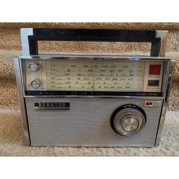 Senator International 15 Transistor Radio w/ 6 Band 90112