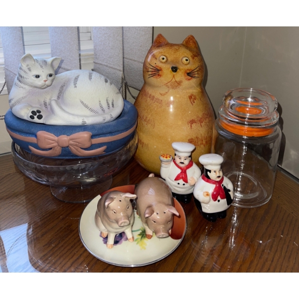 Kitchen Decor Collection  Cats Chefs, Pigs, and More
