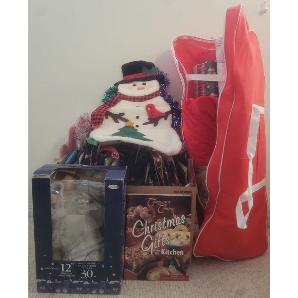 Season Greetings & Holiday Decor  Christmas , Wrapping Paper,  Tree Top Angel, Snowman