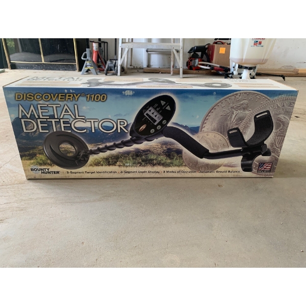 Bounty Hunter Metal Dector, Discovery 1100. Appears to be New in Box 