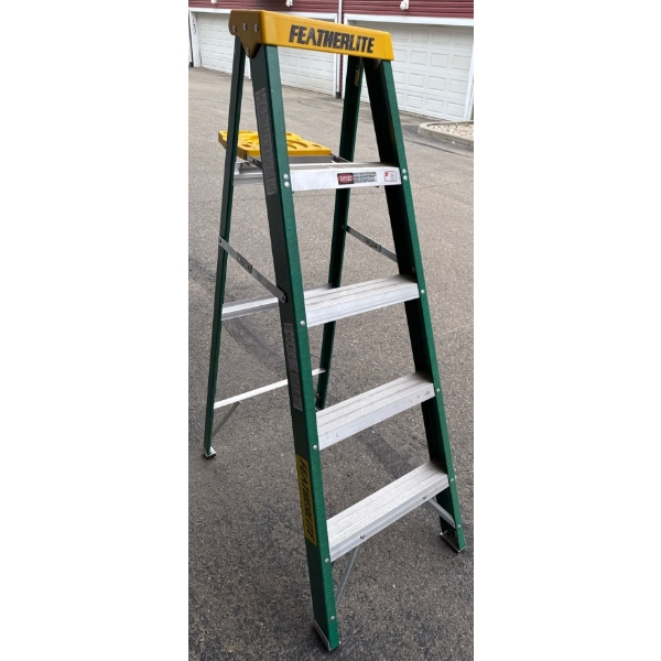 5 Foot Aluminum Featherlite A Frame Ladder w/ Tool Tray