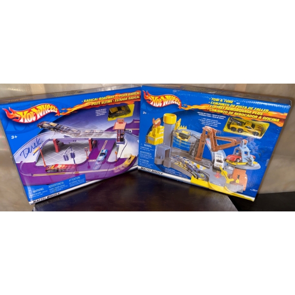 HOT WHEELS Play Sets - Radical Roadway & Tow And Tune 