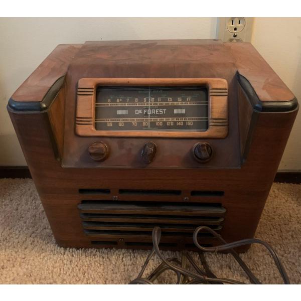 Antique De Forest AM/FM Radio