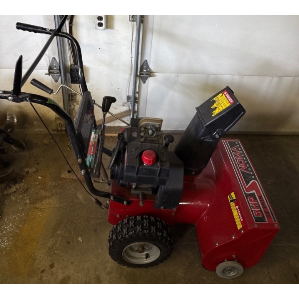 6 Speed Self Propelled NOMA Snowthrower 