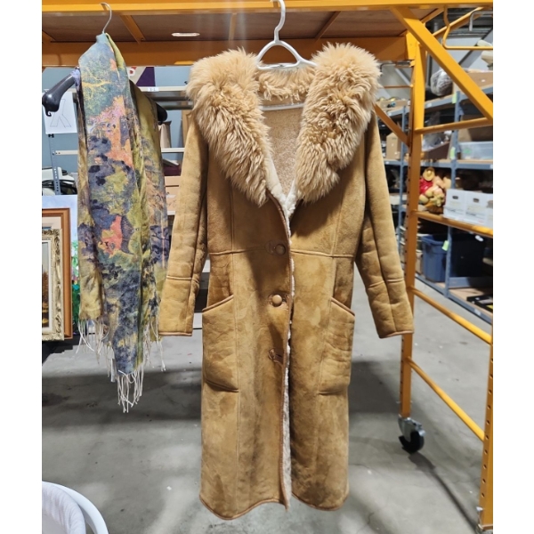 70s Warmth ! - Pure Virgin Wool Kauri Kraft Jacket M/L, Brand New Pashmina with Courtyard Imagery