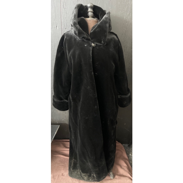 Feax Fur Full Length Coat With Hood Size Large Great Condition China