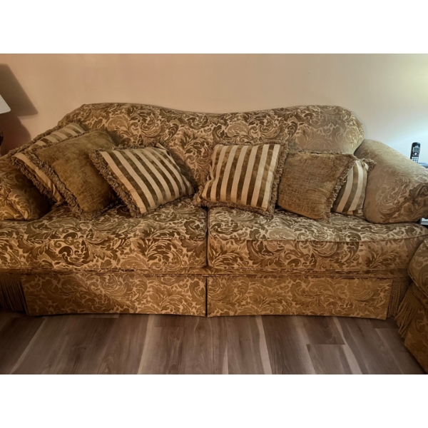  Vintage beautiful gold coloured couch and loveseat very comfortable and in great condition