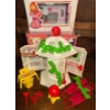 Image 1 : Kimmy's Mini Sewing Machine & Strawberry Shortcake's Berry Garden House/ Gazebo Toy