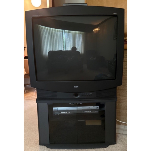 30' RCA Rear Projection Television w/ Panasonic DVD/VCR Console & Stand 