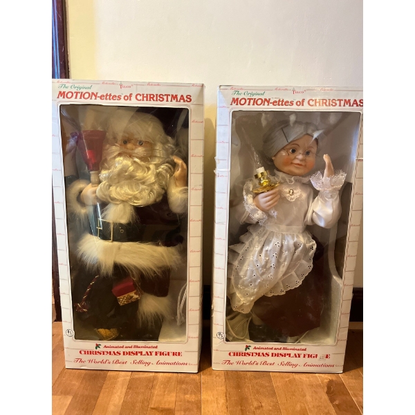 motion of Christmas, Santa Claus and Mrs. Claus Christmas display figures
