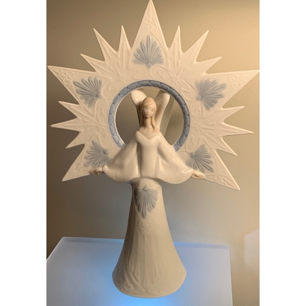 Lladro 'Angel of Light' Porcelain Tree Topper - 11T 
