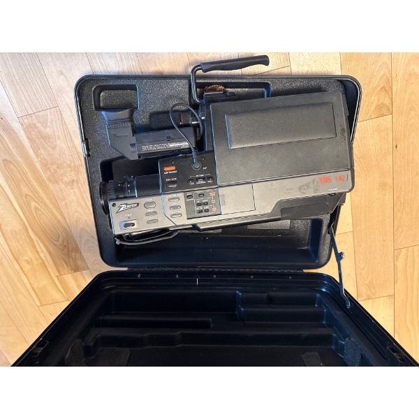 Vintage Zenith VHS HQ Video Camcorder Model No. VM 7050 