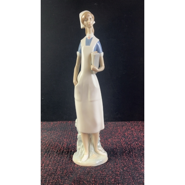 Lladro Porcelain Nurse Figurine 4609 Spain 9.5"