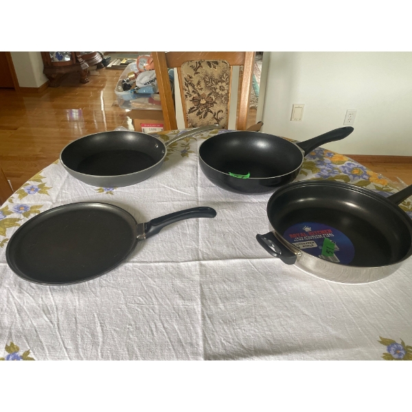 Set of 4 Non Stick Pans, Like New