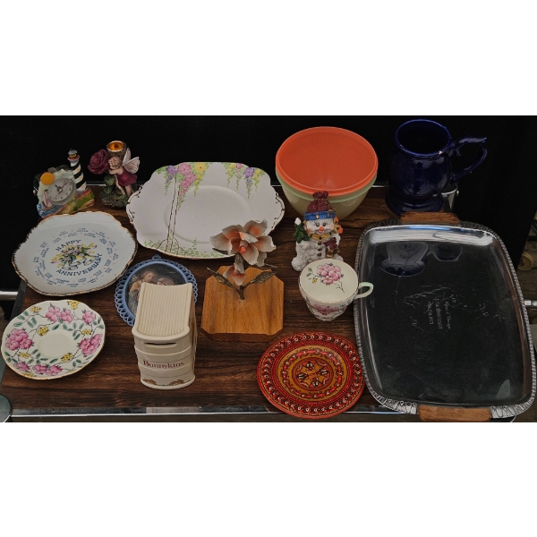 Decorative and Kitchenware Lot