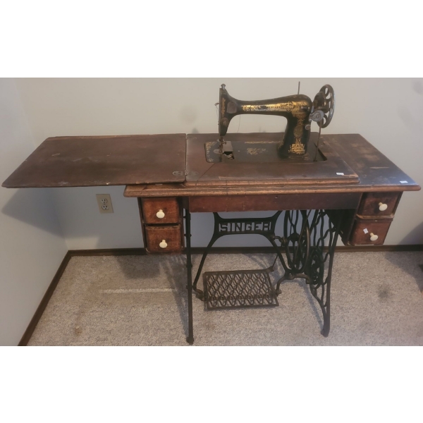 Antique Singer Pedal Sewing Machine (Opens) w/ Accessories  - 37W, 18D,  30T Closed 
