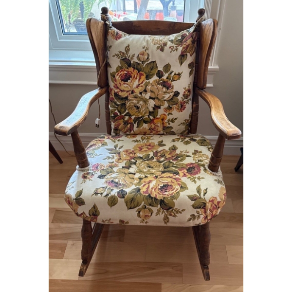 Floral Cloth Rocking Chair - 33T