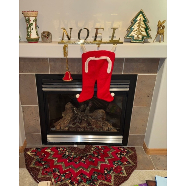 Christmas Mantel Decor and Gorgeous Patchwork Tree Skirt