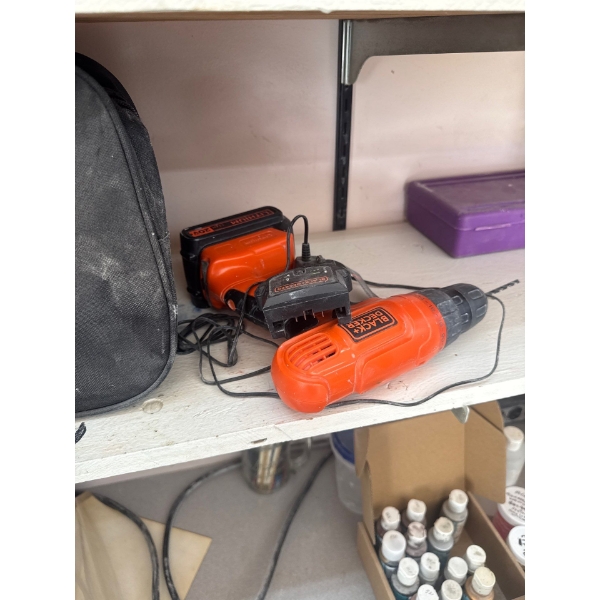  Black & Decker drill 20 V and battery pack with tools and two mercury, diamond cutters and polisher