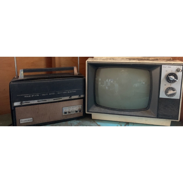 Holiday Solid State Multi Band AM/FM Radio w/ Desktop Television