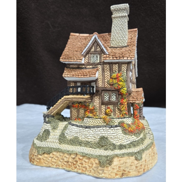 The Midlands Collection 'Lace Makers Cottage' By David Winter 