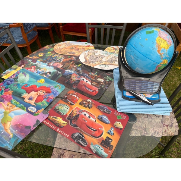 Disney & Pixar Collectable Place Mats With Talking World Globe W12 H17