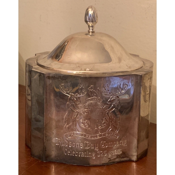 Hudson's Bay Velvet Lined Biscuit Tin 4T