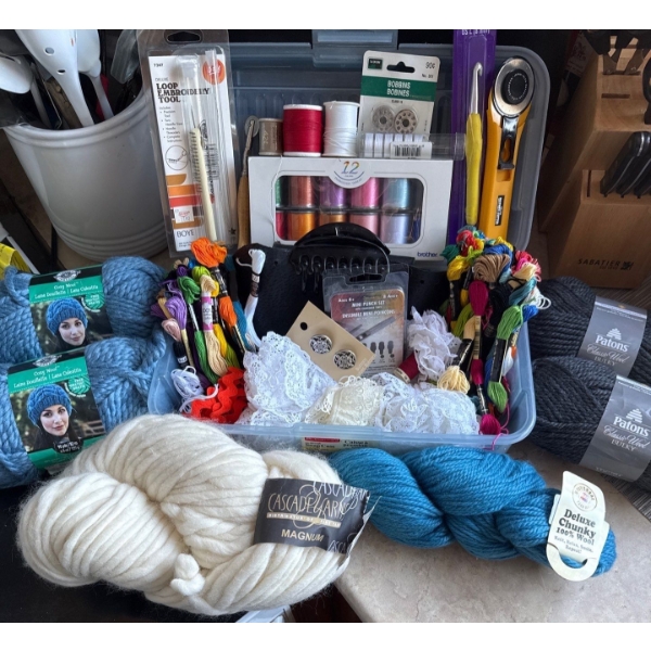 Versatile Crafter's Collection - Chunky Yarn Rotary Cutter Embroidery Needle Hooks & Miore 