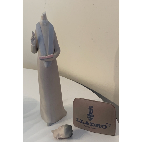 LLADRO Choir Boy (10.5T; Head is Broken Off but Can be Repair) w/ Plaque 