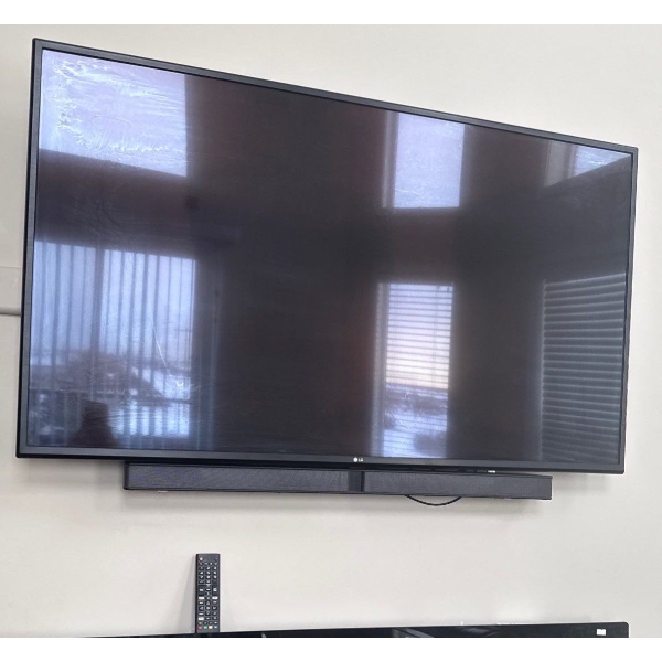 55"LG LCD Flatscreen Television w/ SONY Soundbar + Module SA-WCT290 w/ Remote 