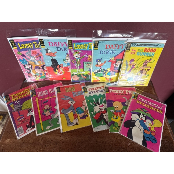 Vintage Looney Toons Comics - Daffy Tweety Porky Pig Bugs Sylvester The Road Runner & More  