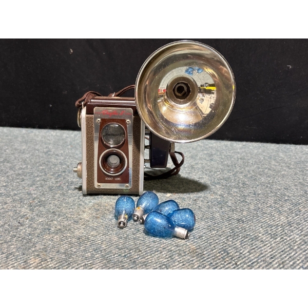  Kodak Duaflex IV Camera With Flash Attachment & Bulbs