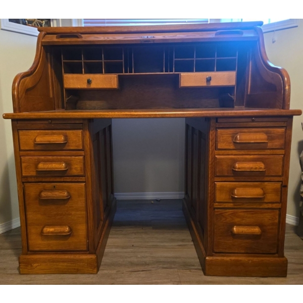 Lovely Vintage Desk w/ Roll Top, No Key (CONTENTS NOT INCLUDED) - 50W, 32D, 49T 