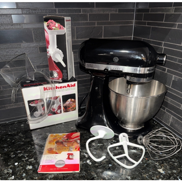 KitchenAid Classic Series 4.5 Quart Tilt Head Stand Mixer In Onyx Black w/ Accessories 