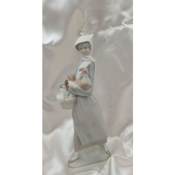 LLADRO Porcelain 4591 'Girl w/ Cockerel Box' 9T 