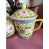 Image 5 :  Vintage Chinese Mun Shou yellow mugs & lids double & ginger / birthday wish vase

happiness Famille