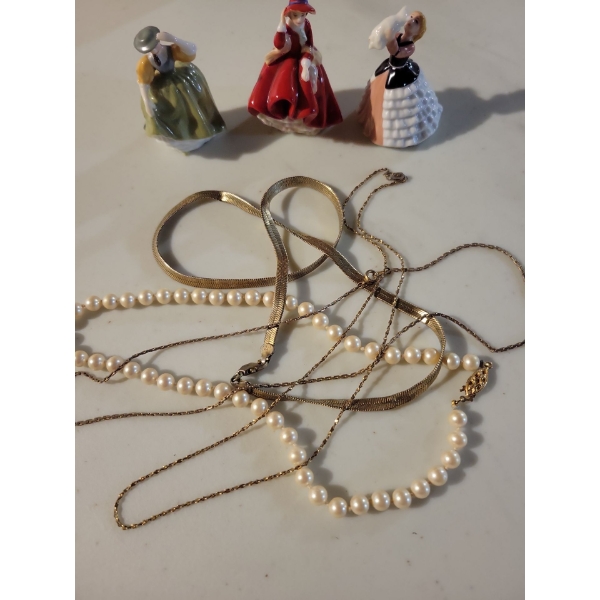 Royal Doulton Minis 2.5T w/ Assorted Fashion Jewelry  