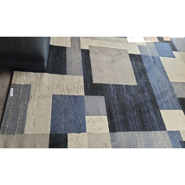 Geometric Area Rug 94 w, 120 l