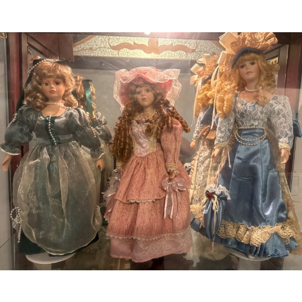 Vintage Porcelain Doll Trio - Descendant Dolls 16T