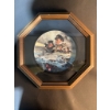 Image 10 : 4 Canada Remembers Porcelain Plates with Frames