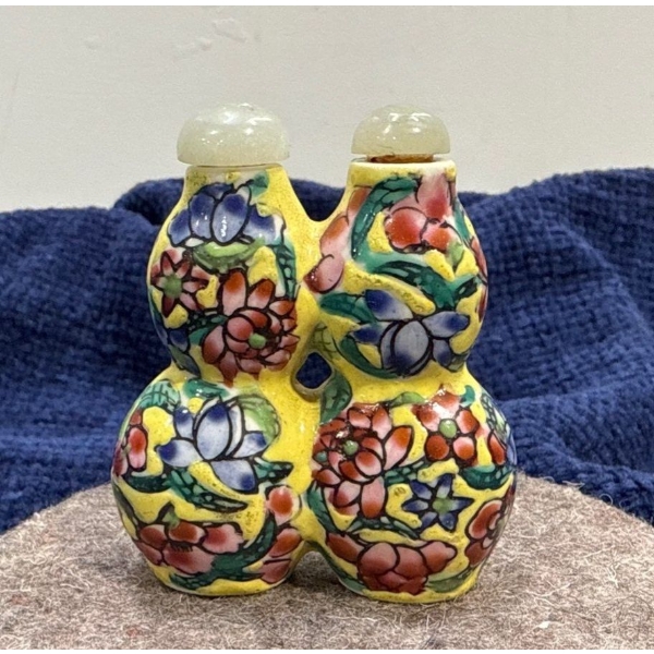 Double Floral Snuff Bottle with Spoons 2.5H