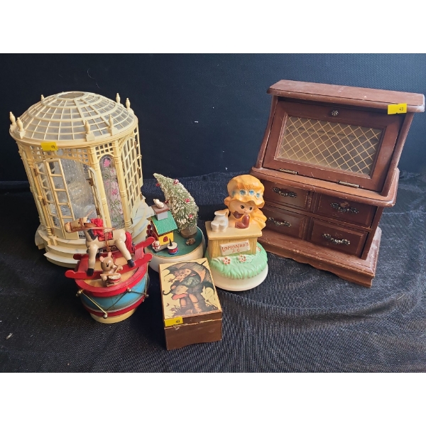 Tabletop Decor Including: Mini Conservatory 8" Diameter, 10 T 