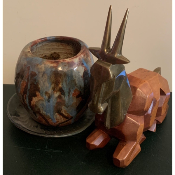 Safari Decor - Antelope 11L w/ Tribal Pottery 
