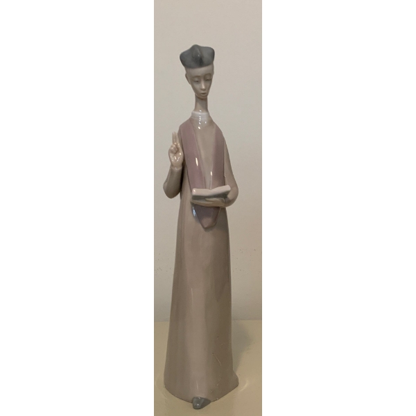 LLADRO  Porcelain Seminarist Figure  - 11T 