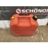 Image 11 : 6 Plastic Gasoline and Water Storage Containers