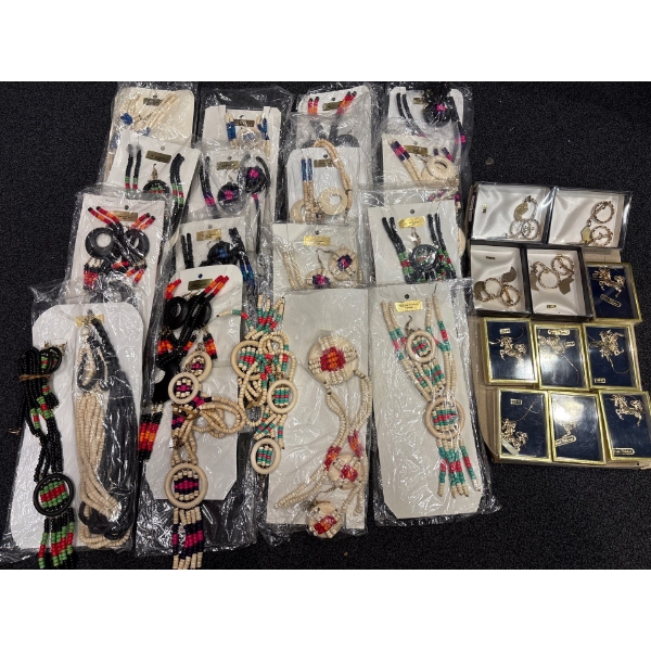 Costume Horse Necklaces, Beaded Necklace/Earring Sets & Keychains