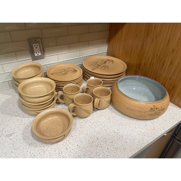 Noboro Kubo, bamboo pattern dinner service, mugs, large bowl