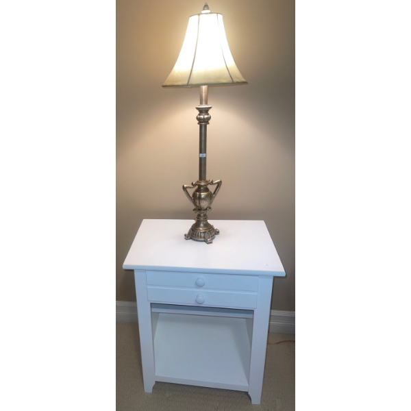 Modern End Table (White) w/ Lamp 26T