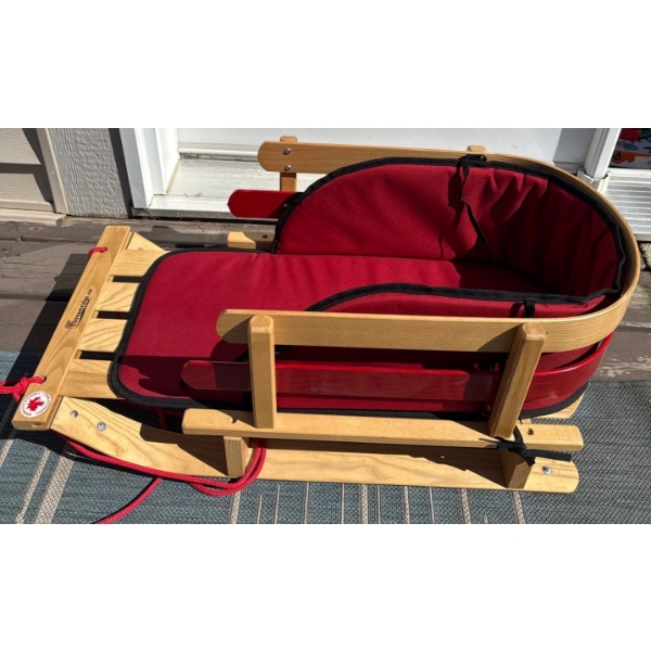 Streamridge Traditional Sleigh w/ Red Pad - Winter Sled 32L